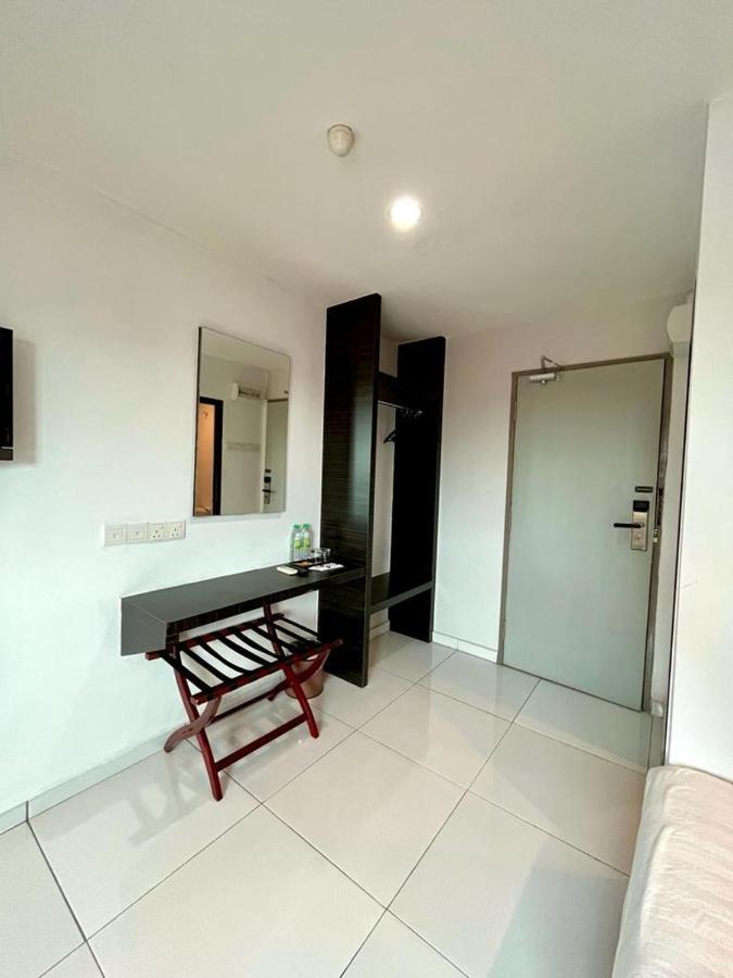 Hotel Zamburger Tengkera Melaka מראה חיצוני תמונה
